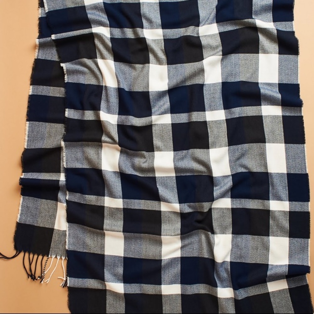 Plush ultra soft plaid scarf - Picture 4 of 7